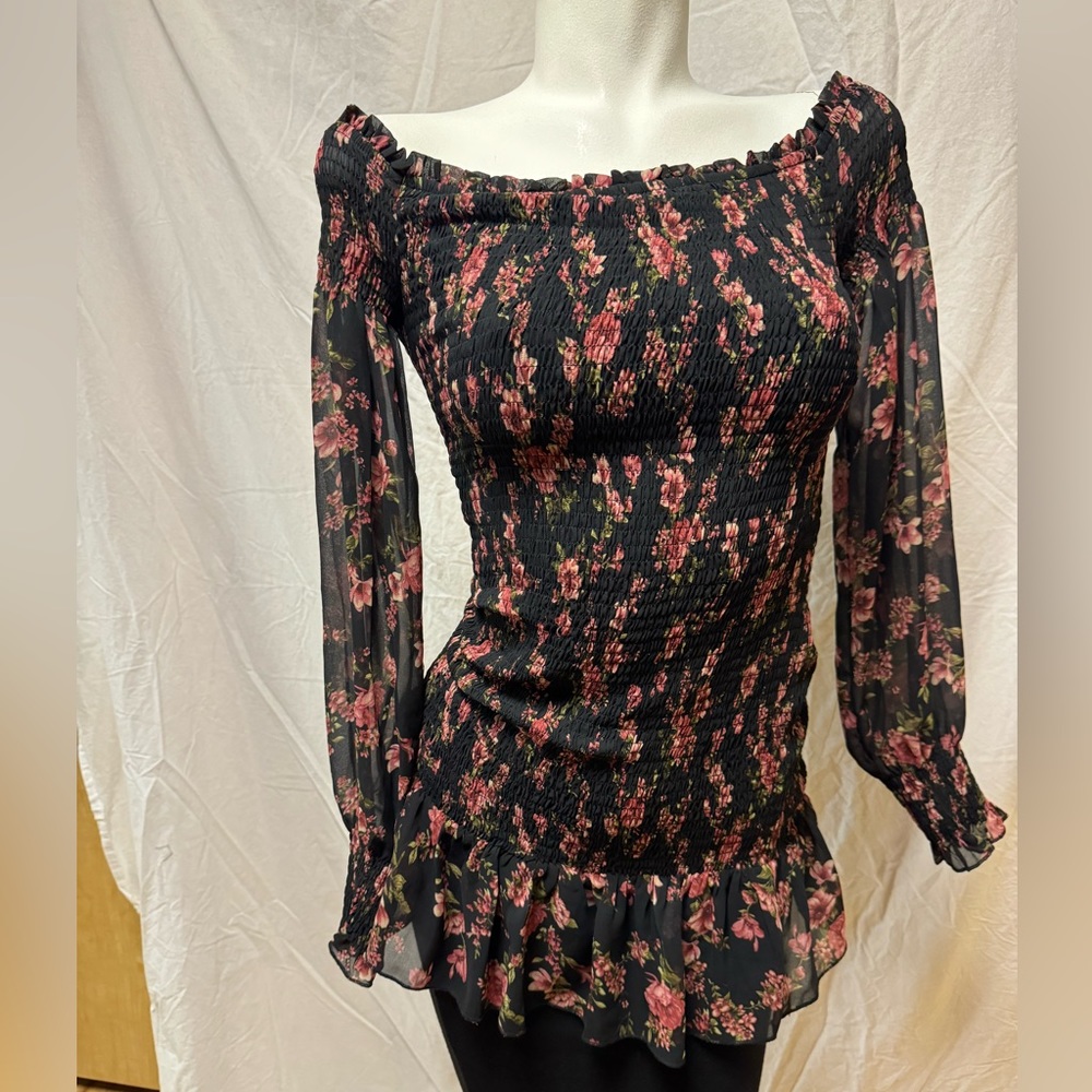 Forever 21 floral top. Size S